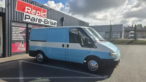 changement-pare-brise-ford-transit-rapid-pare-brise.webp