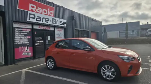 changement-pare-brise-opel-corsa-rapid-pare-brise.webp
