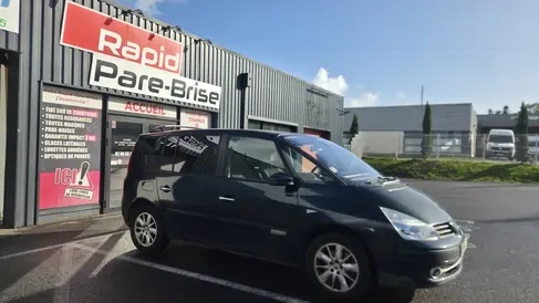 changement-pare-brise-renault-espace-rapid-pare-brise.webp