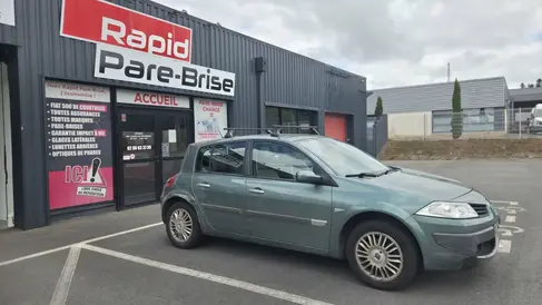 changement-pare-brise-renault-megane-2-rapid-pare-brise.webp