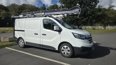 changement-pare-brise-renault-trafic-rapid-pare-brise.webp