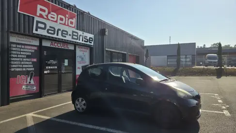 changement-pare-brise-toyota-aygo-rapid-pare-brise.webp