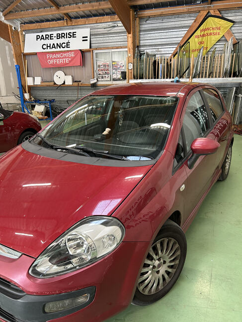 FIAT PUNTO RAPID PARE BRISE MORLAIX.jpg