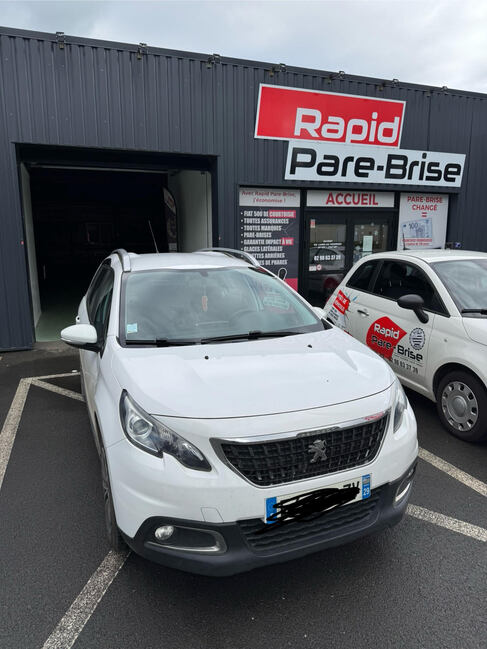 Peugeot 2008 Rapid pare brise Morlaix.jpg